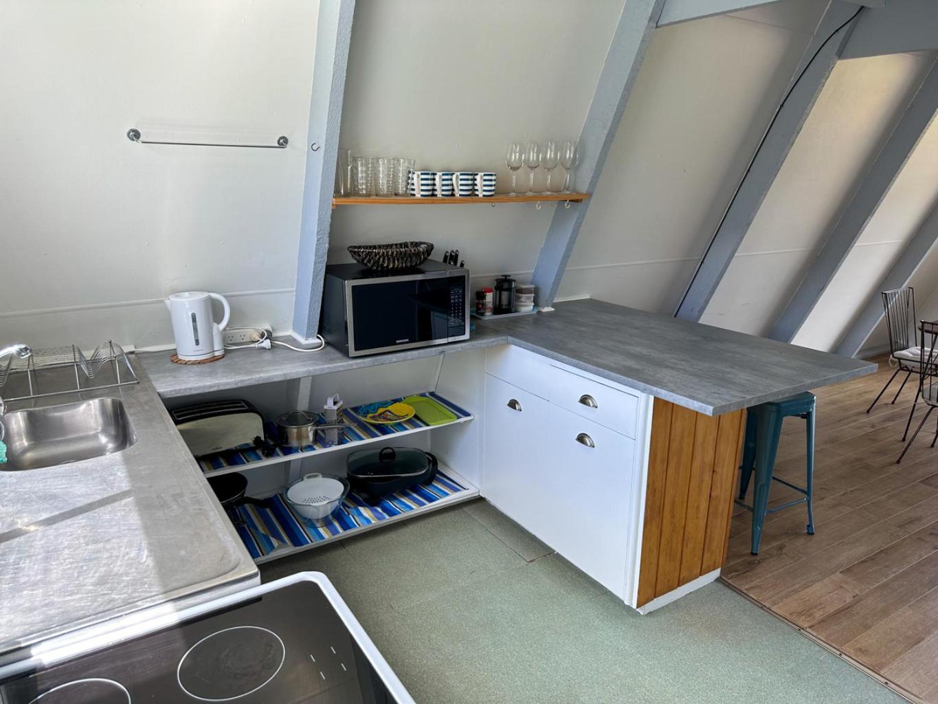 Pohutukawa Coastal Chalets