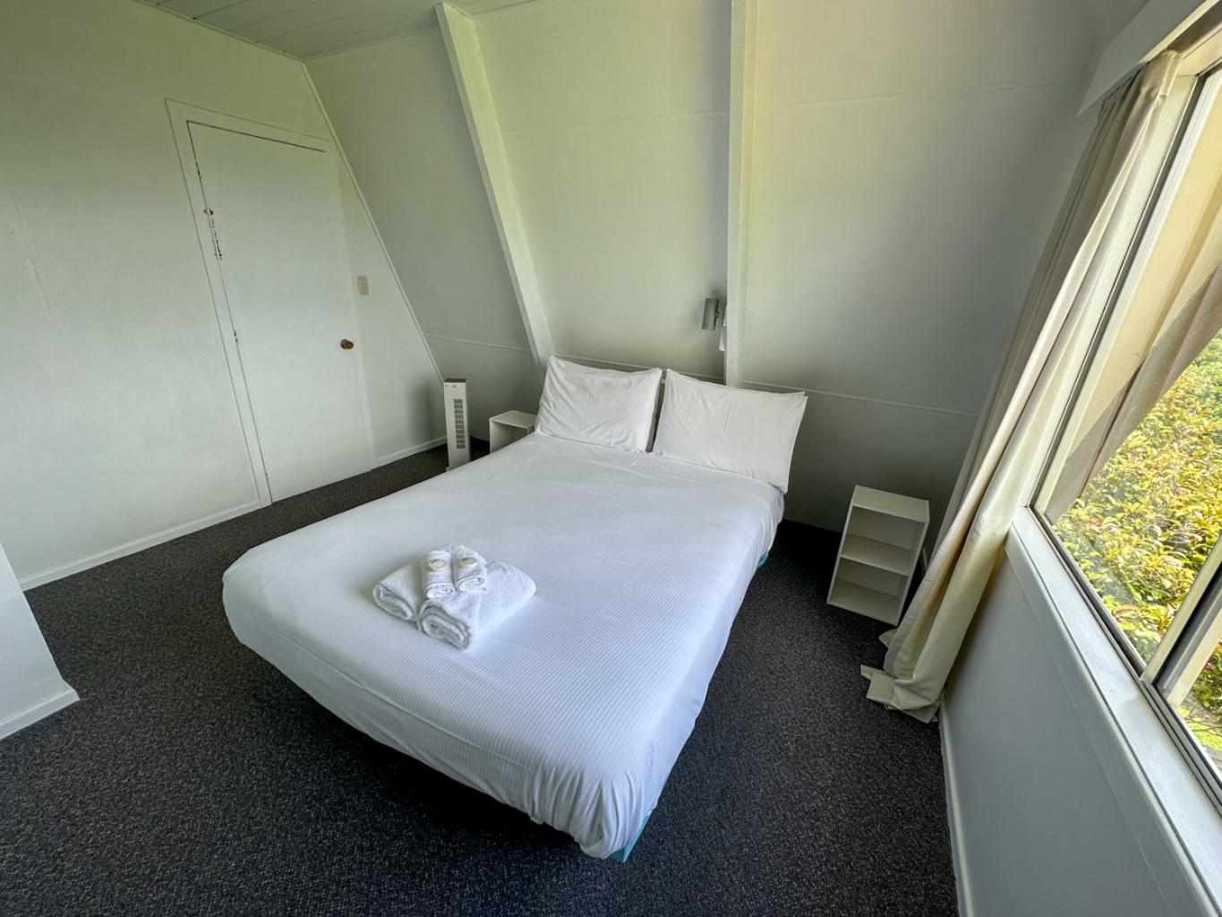 Pohutukawa Coastal Chalets