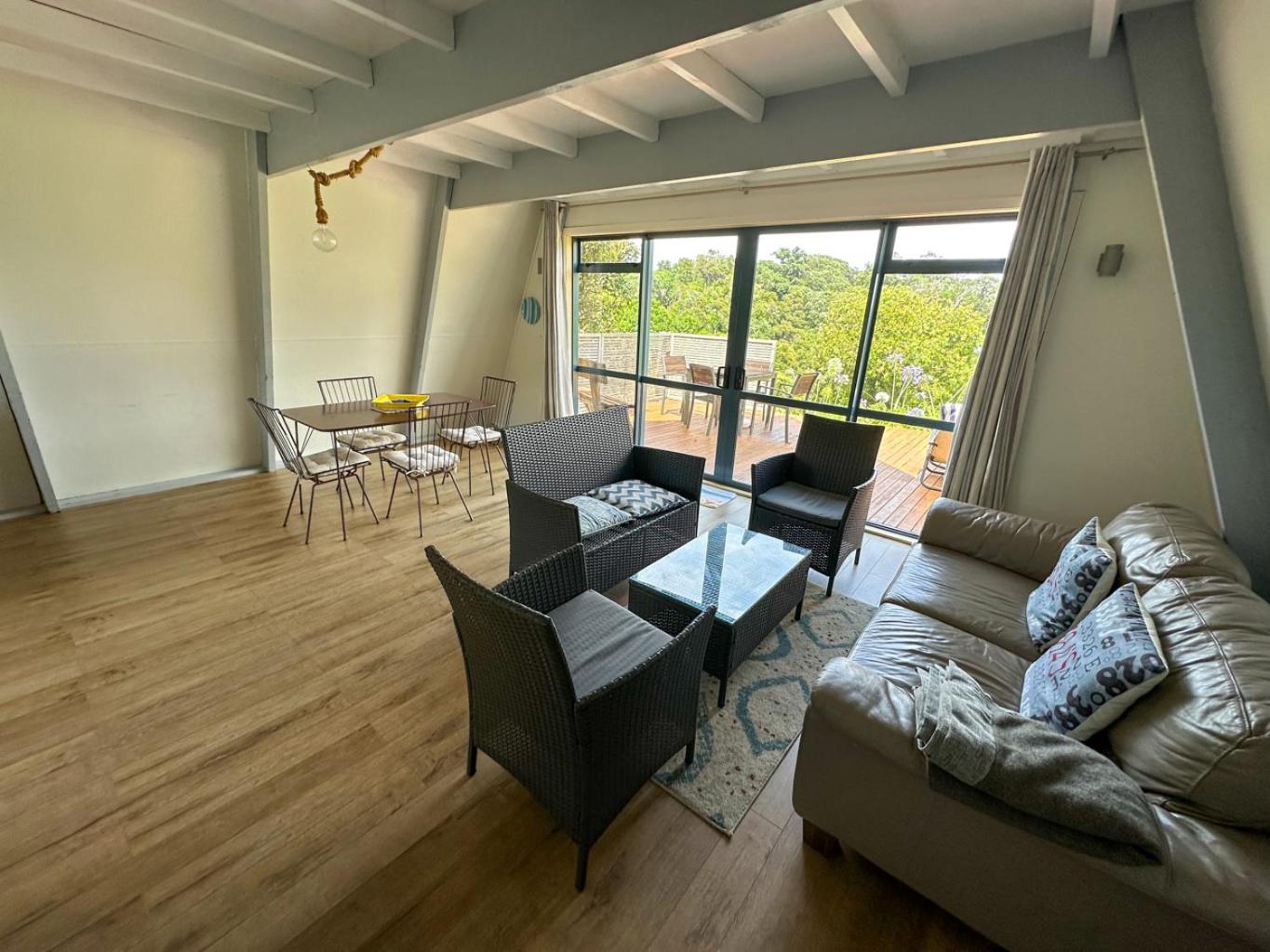 Pohutukawa Coastal Chalets