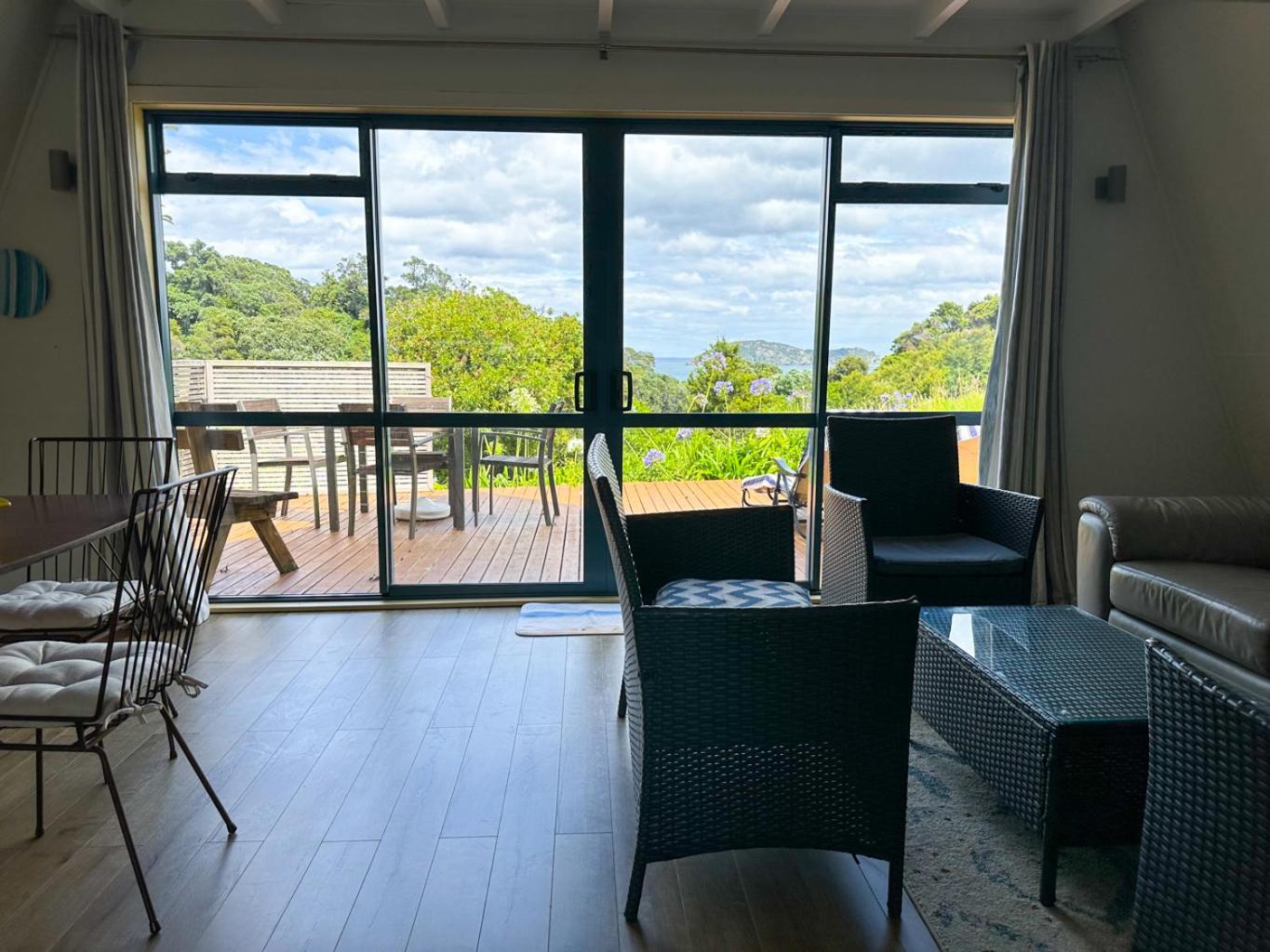 Pohutukawa Coastal Chalets