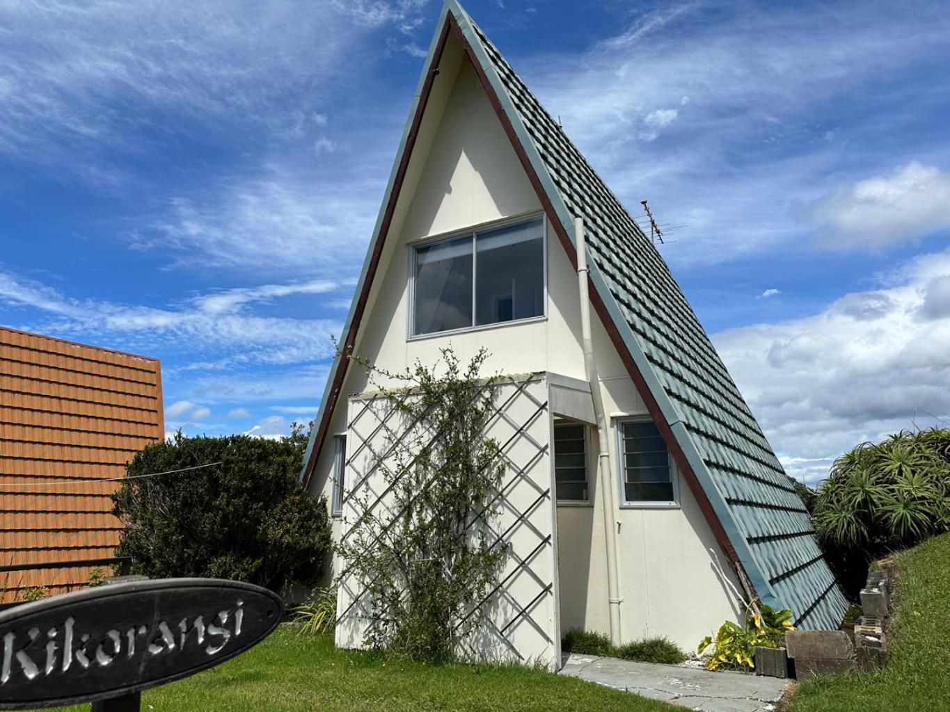 Pohutukawa Coastal Chalets