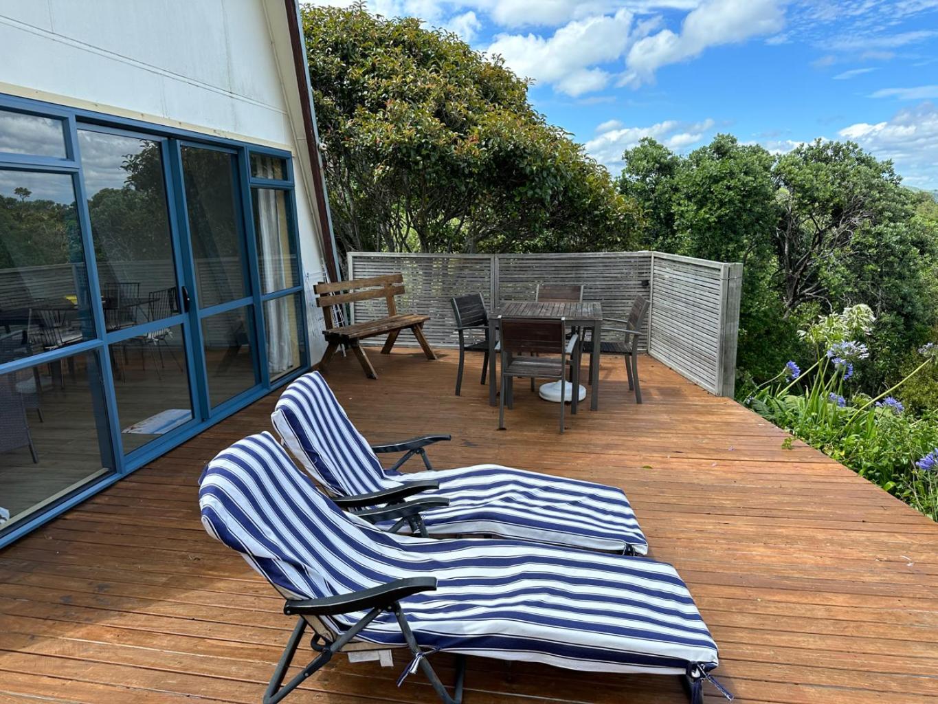 Pohutukawa Coastal Chalets