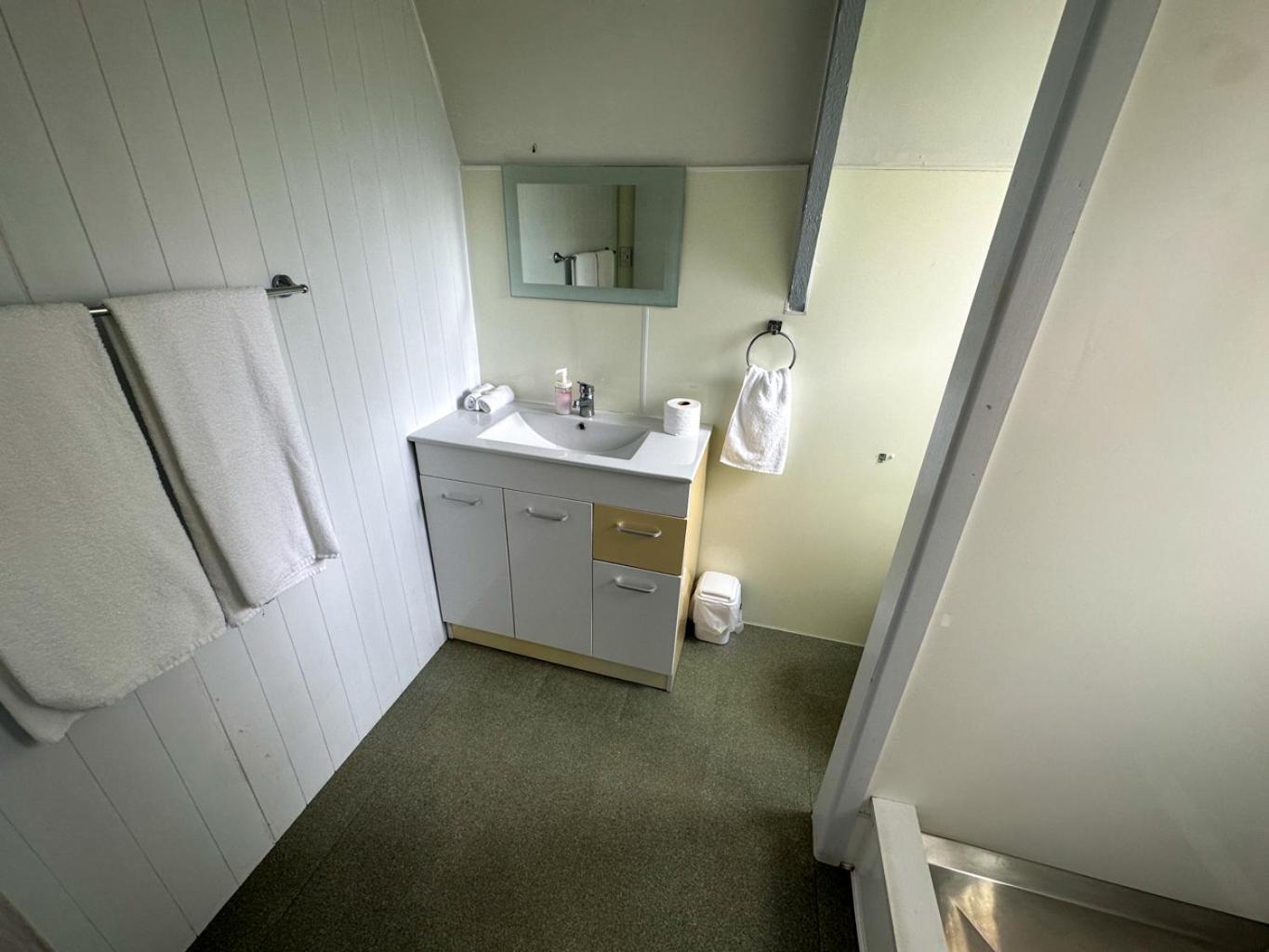 Pohutukawa Coastal Chalets
