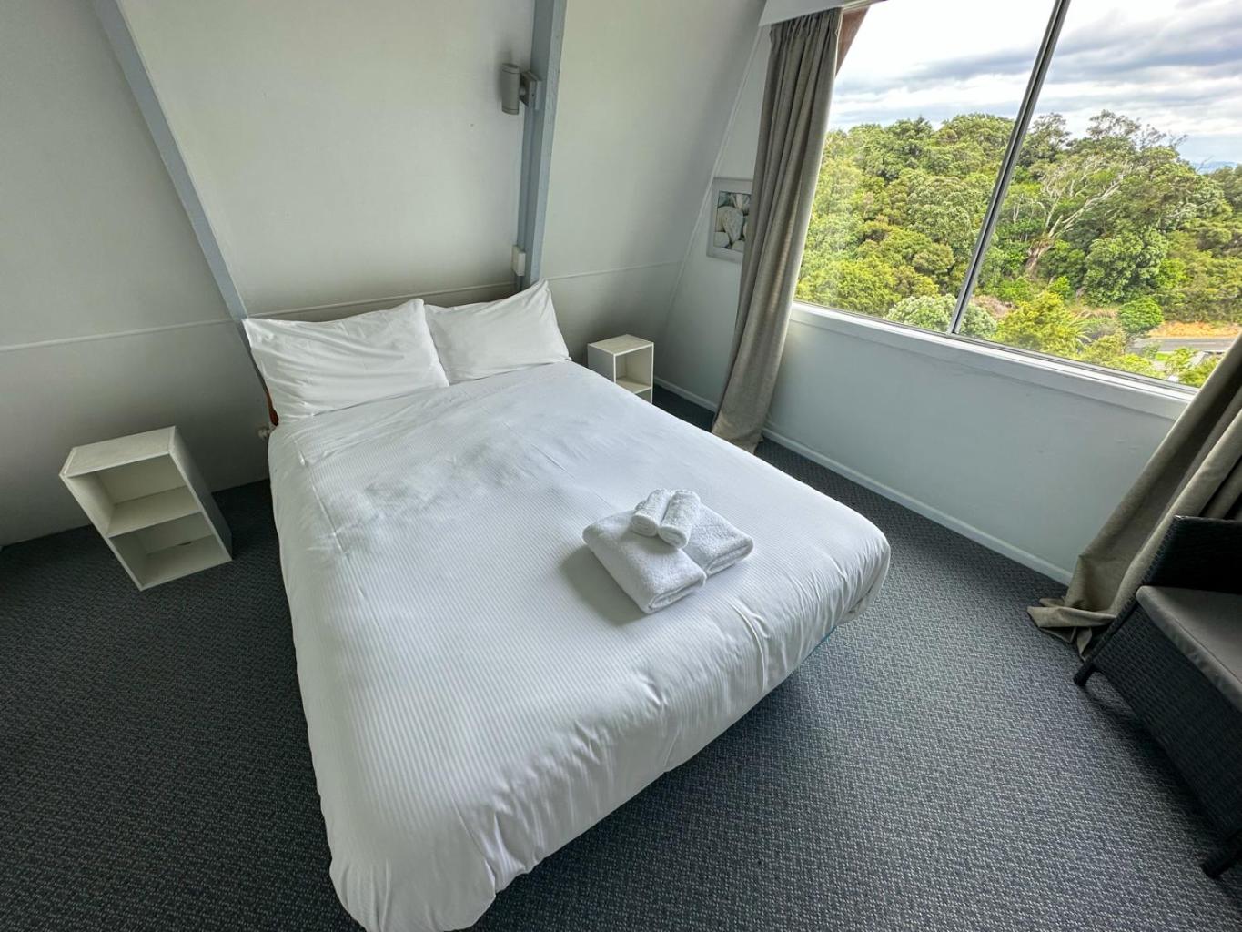 Pohutukawa Coastal Chalets