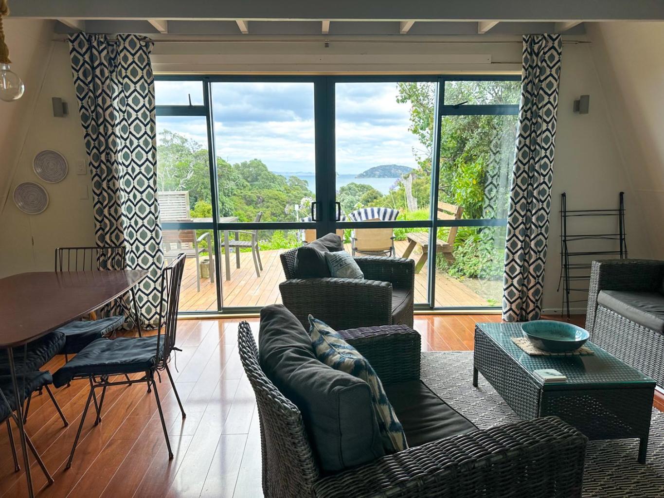 Pohutukawa Coastal Chalets