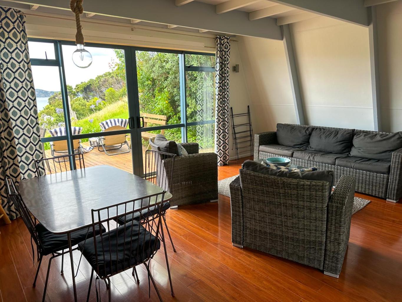 Pohutukawa Coastal Chalets