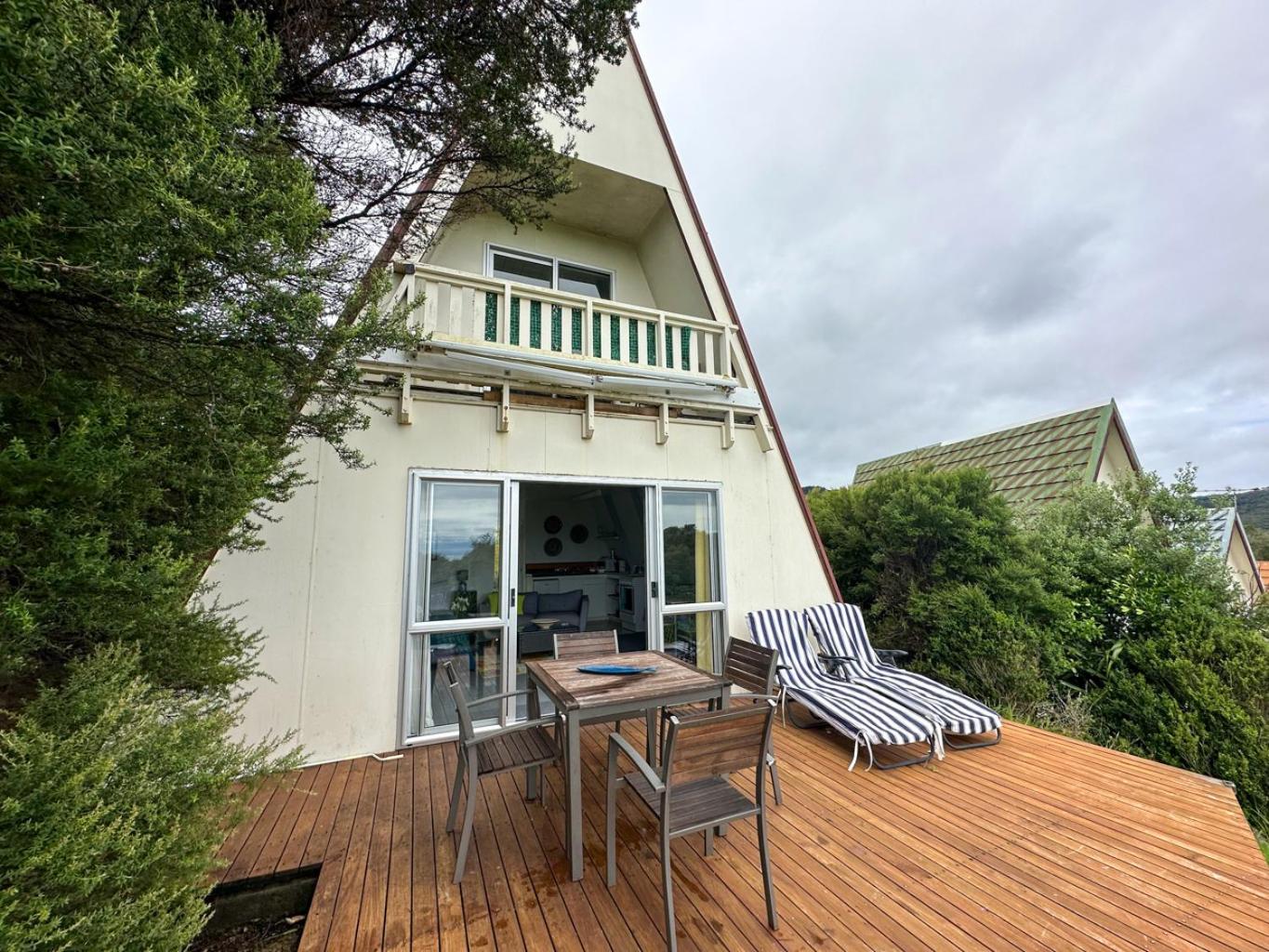 Pohutukawa Coastal Chalets