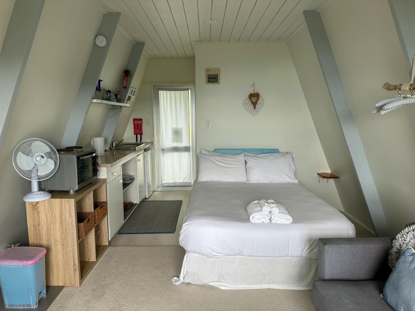 Pohutukawa Coastal Chalets