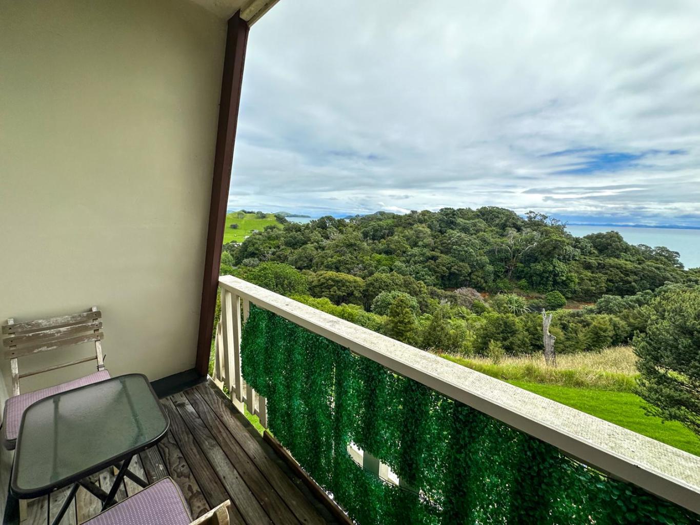 Pohutukawa Coastal Chalets