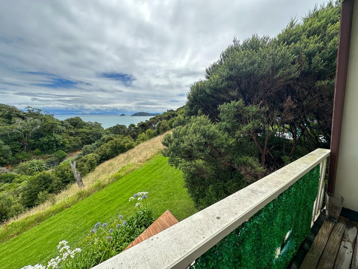 Pohutukawa Coastal Chalets