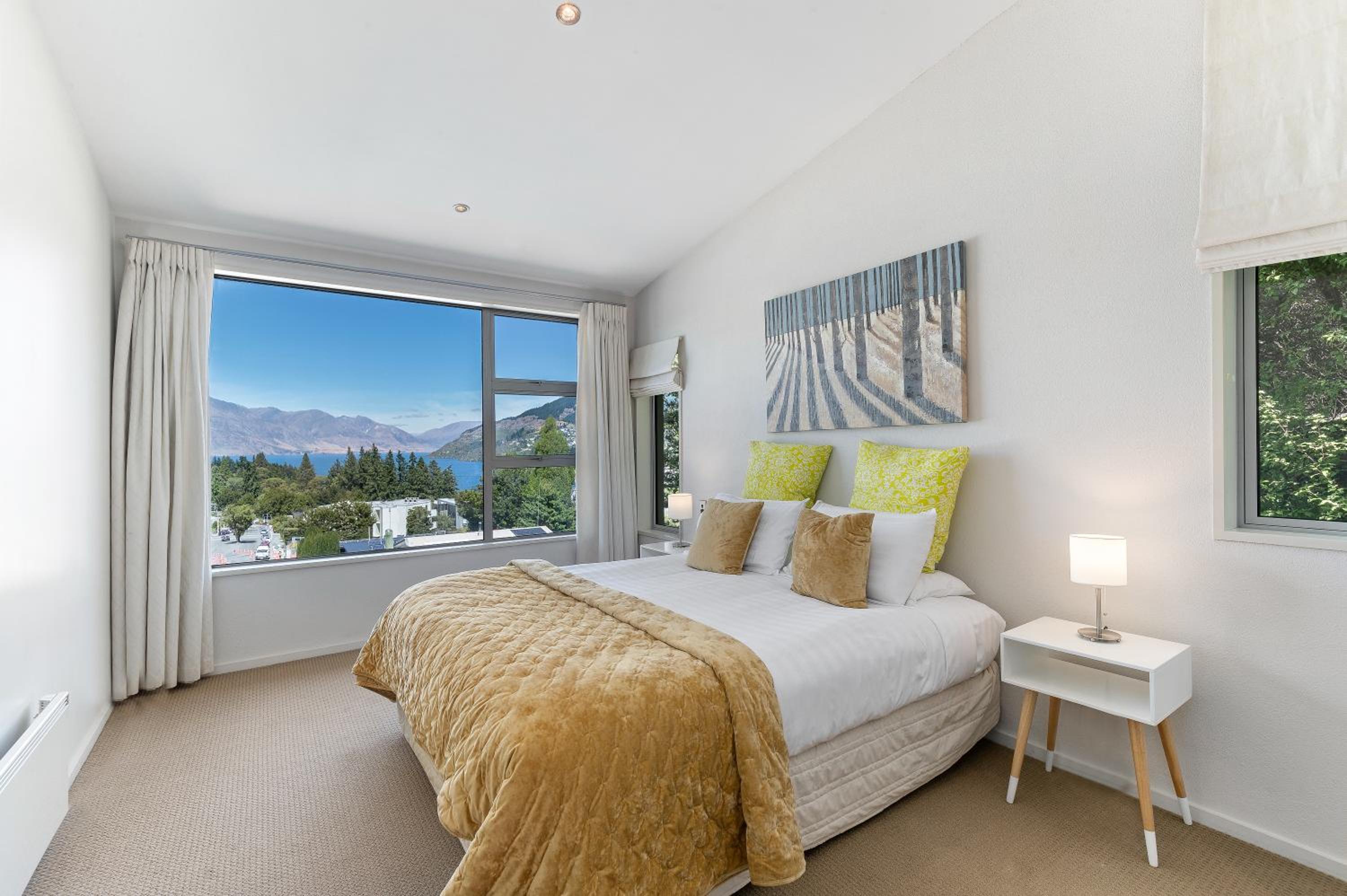 Diamond Villa - Lake Views, Central Location view 4