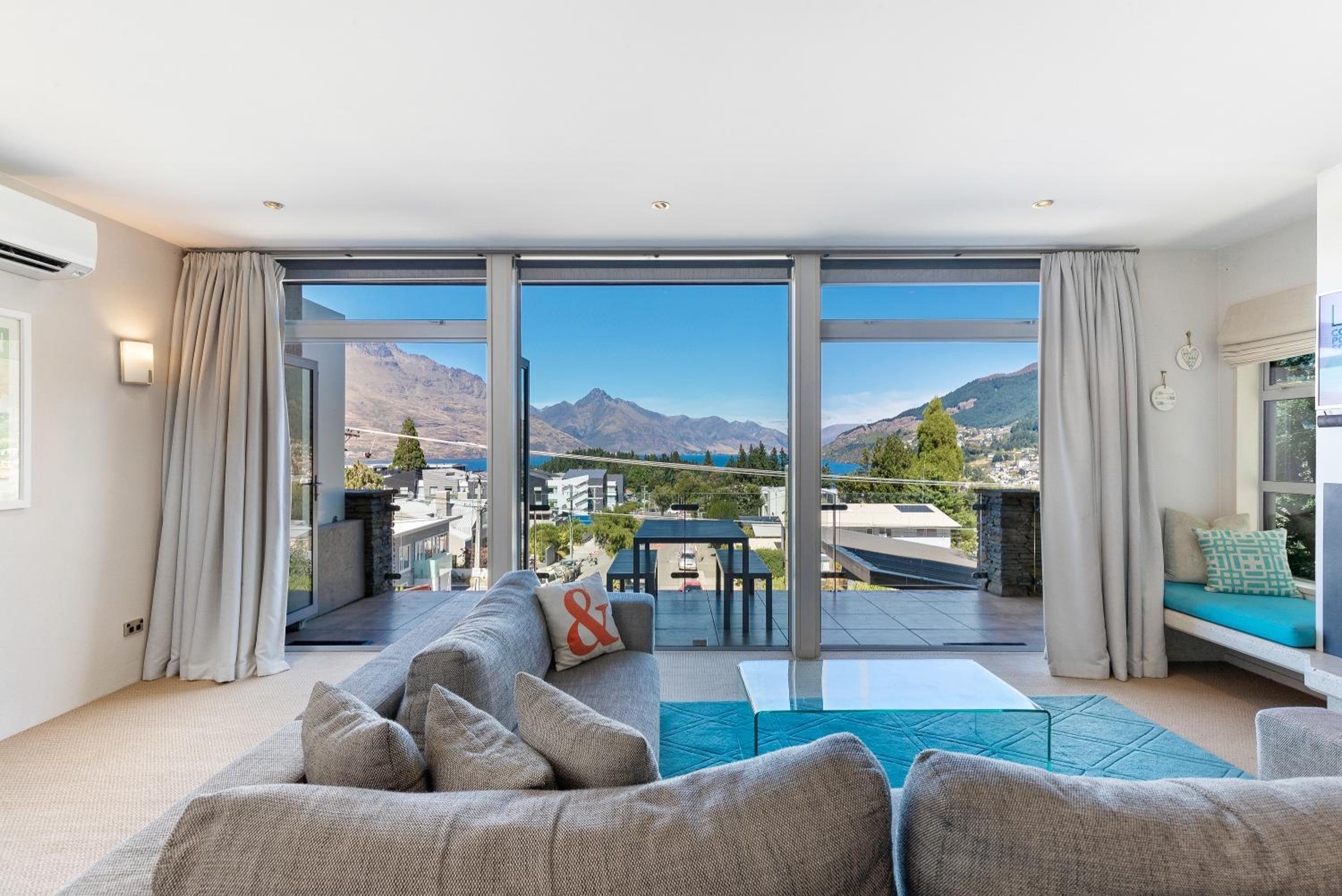 Diamond Villa - Lake Views, Central Location view 2