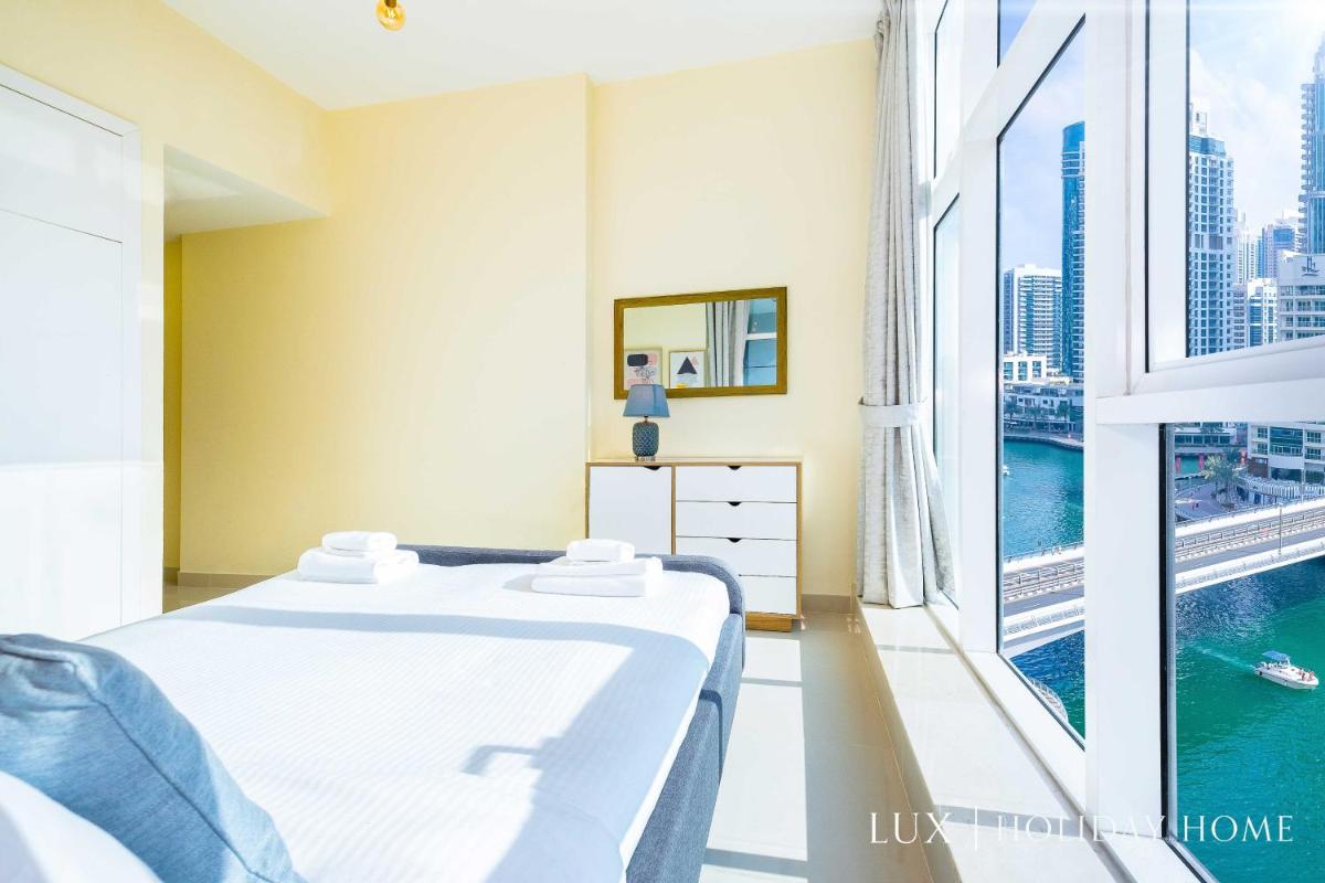 LUX Marina View Prime Location Near Beach