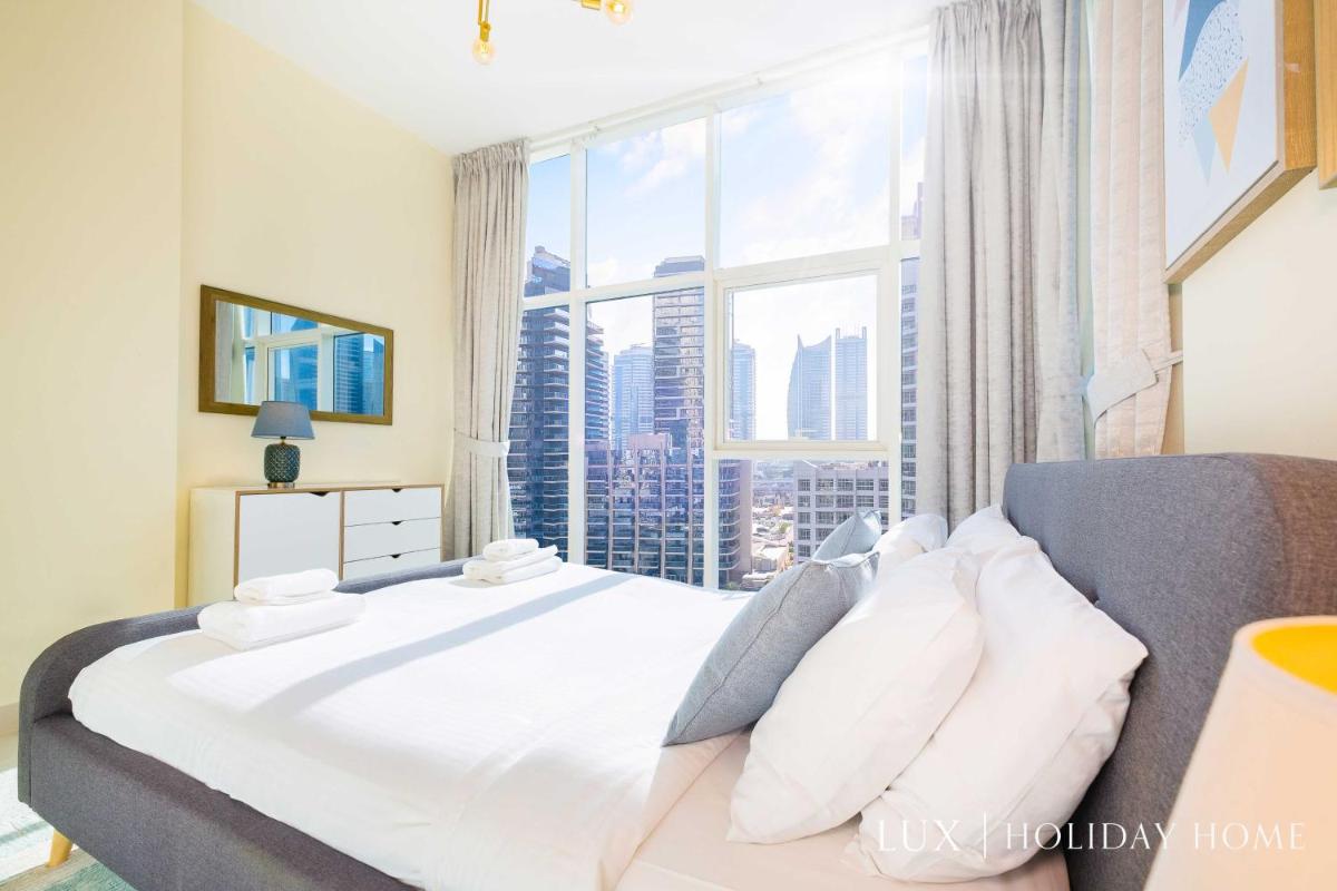 LUX Marina View Prime Location Near Beach