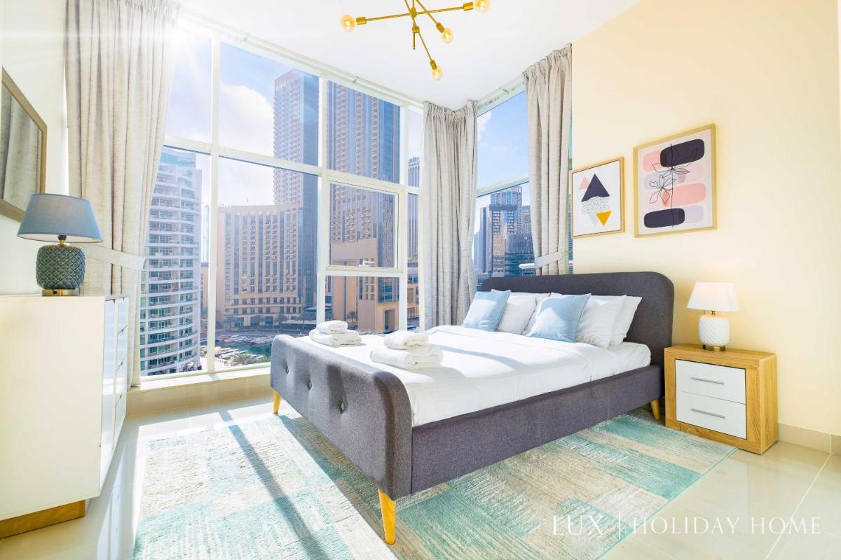 LUX Marina View Prime Location Near Beach