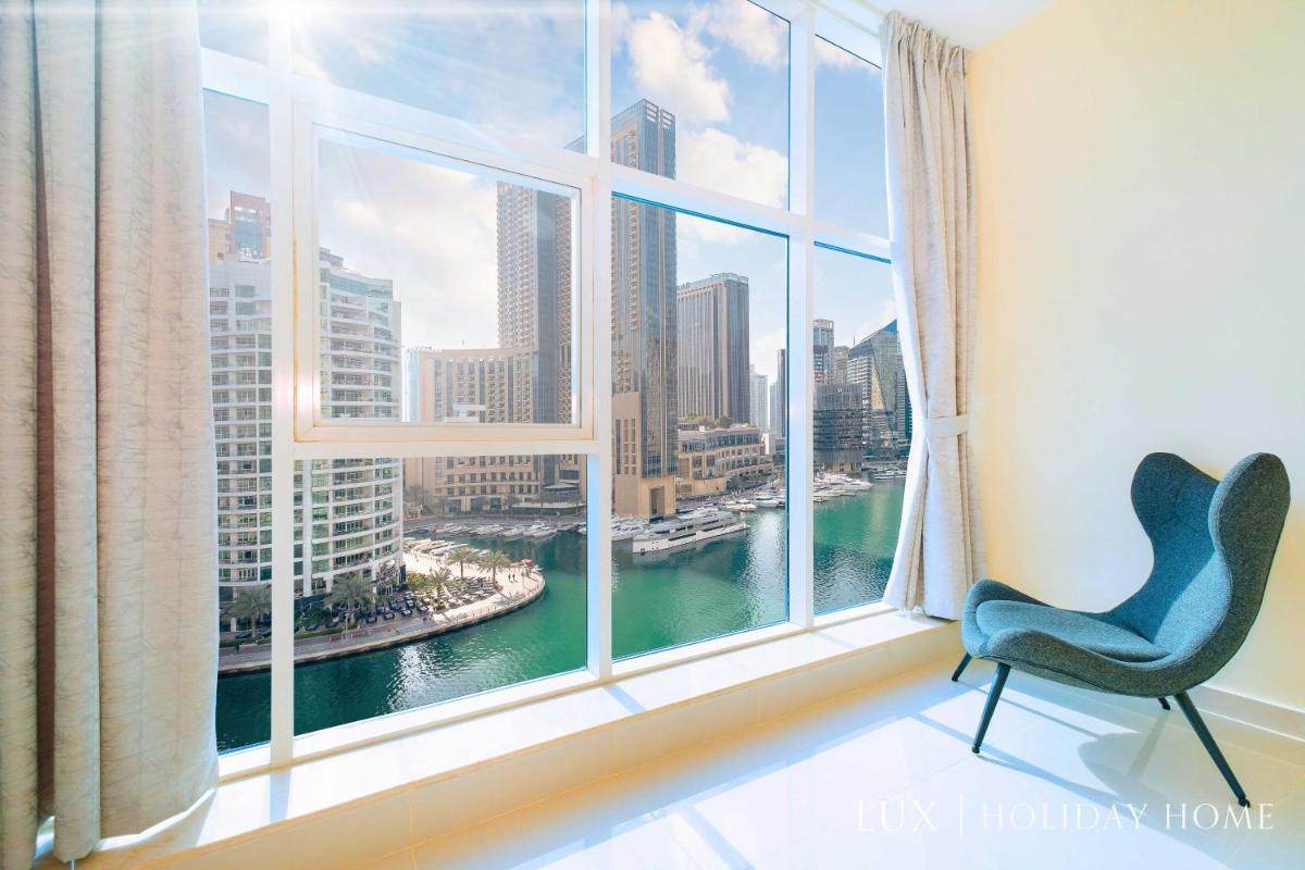 LUX Marina View Prime Location Near Beach