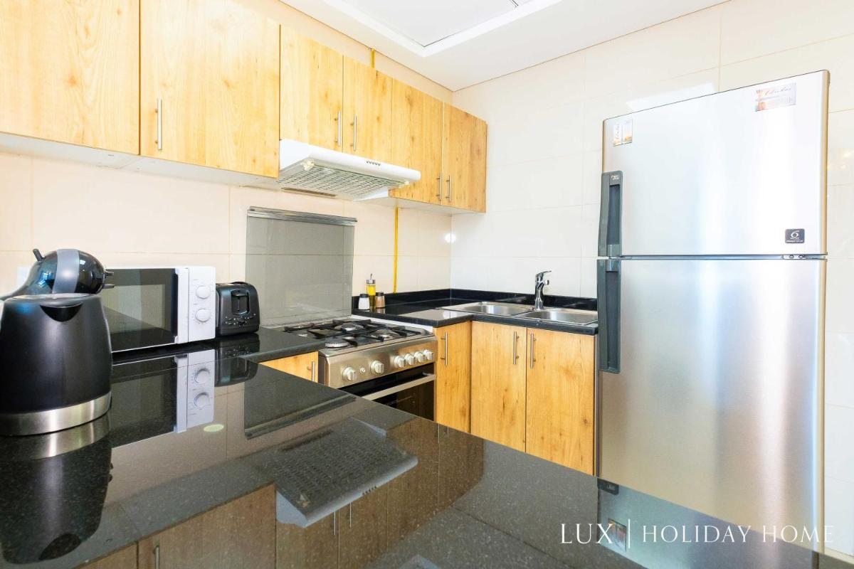 LUX Marina View Prime Location Near Beach