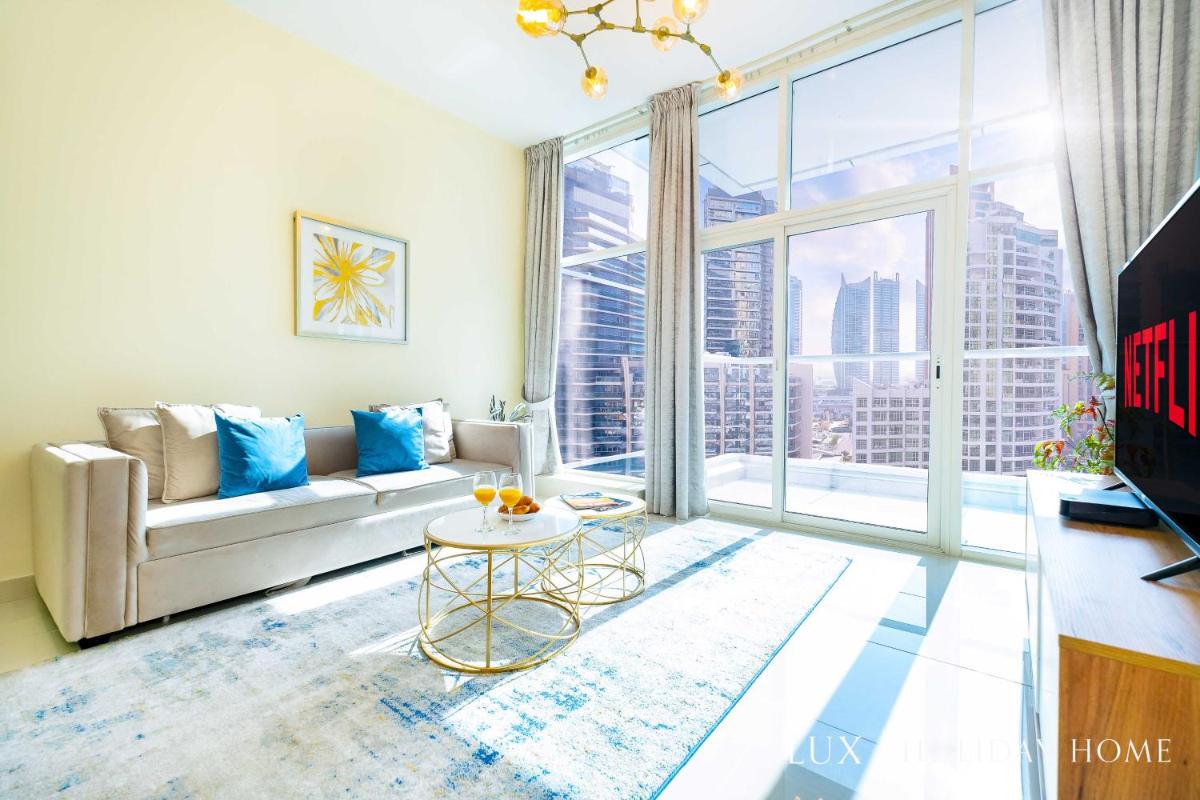 LUX Marina View Prime Location Near Beach