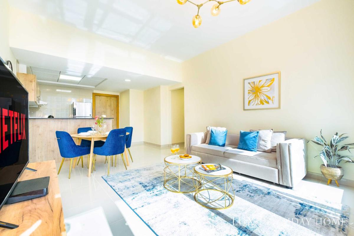 LUX Marina View Prime Location Near Beach