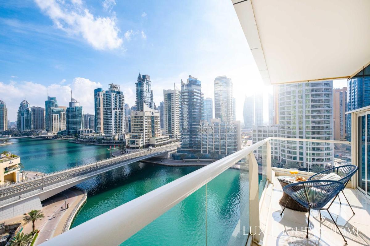 LUX Marina View Prime Location Near Beach
