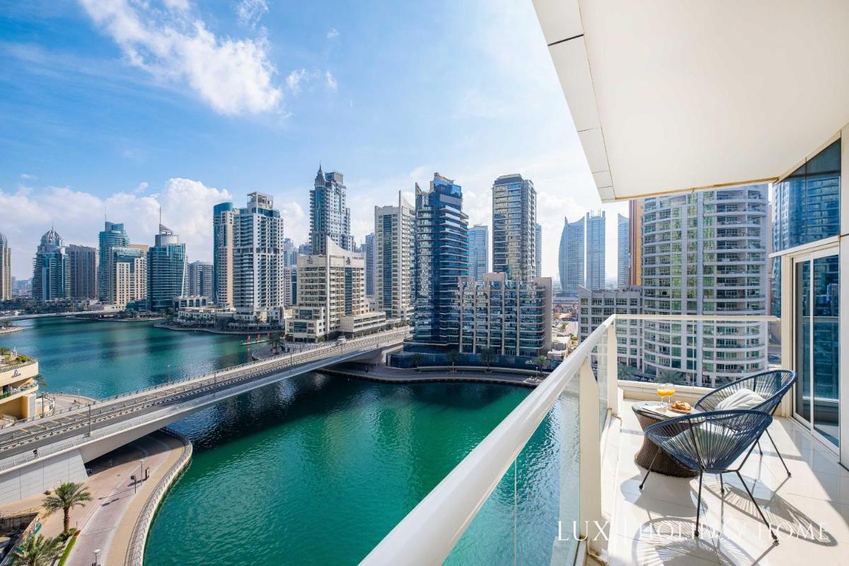 LUX Marina View Prime Location Near Beach