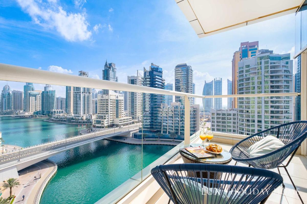 LUX Marina View Prime Location Near Beach