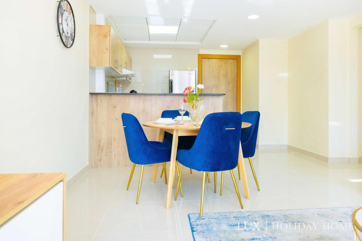 LUX Marina View Prime Location Near Beach