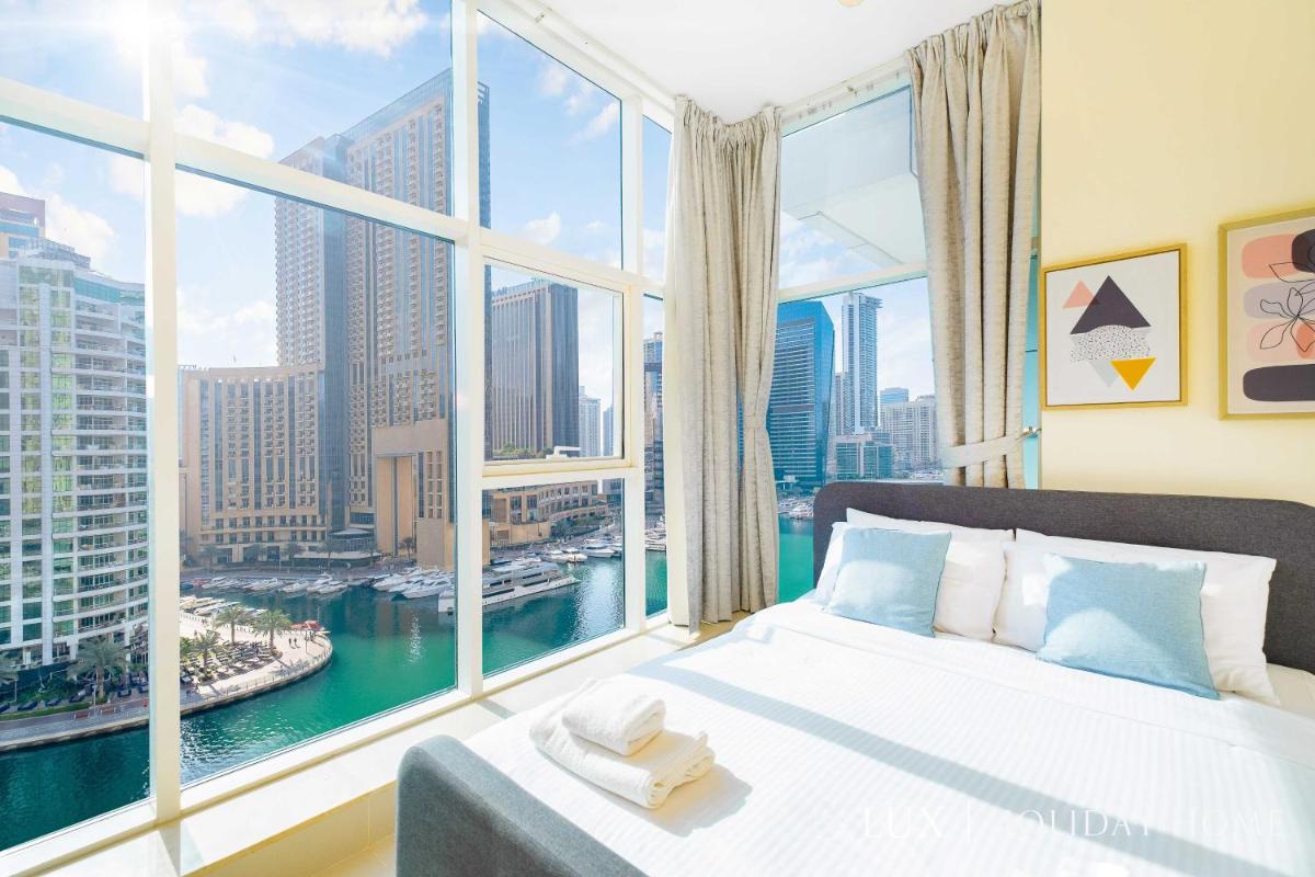 LUX Marina View Prime Location Near Beach