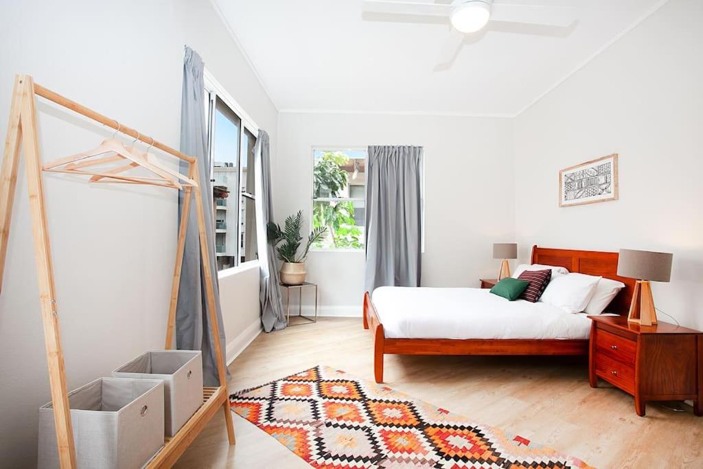 Large 4 Bed Beachside Haven 50m to Bondi Beach