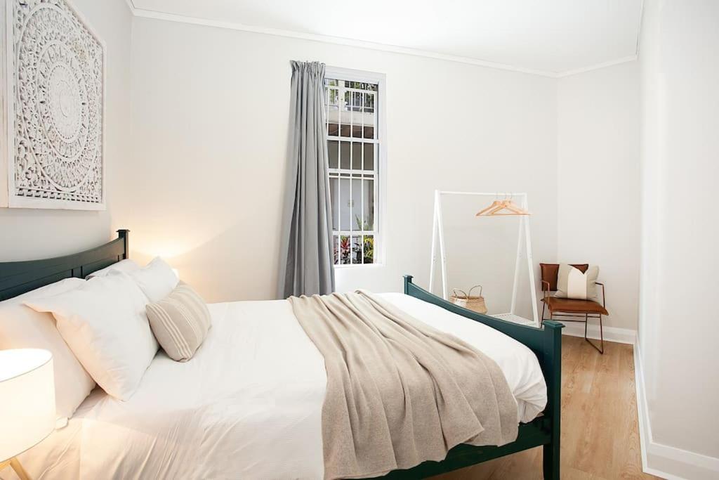 Large 4 Bed Beachside Haven 50m to Bondi Beach