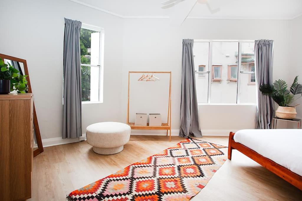 Large 4 Bed Beachside Haven 50m to Bondi Beach