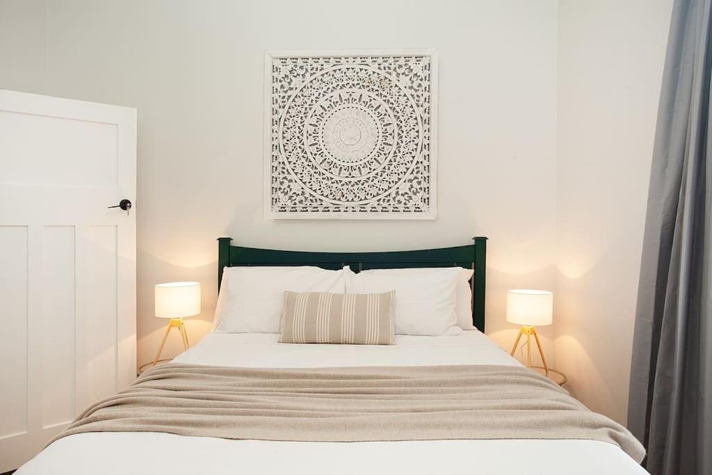 Large 4 Bed Beachside Haven 50m to Bondi Beach