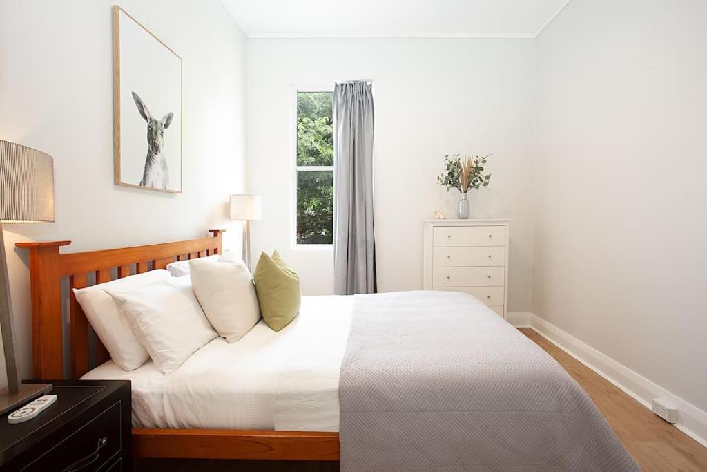 Large 4 Bed Beachside Haven 50m to Bondi Beach