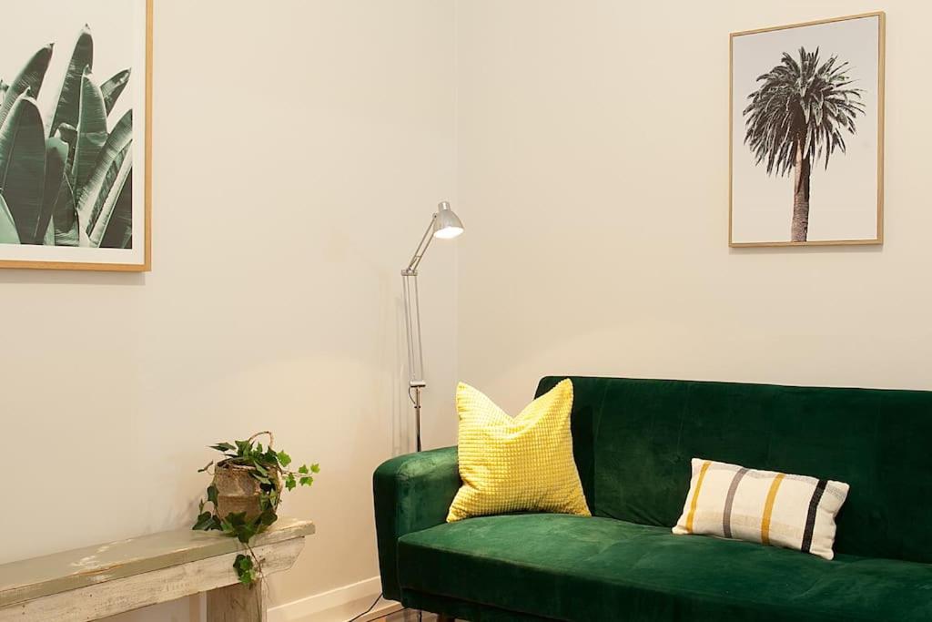 Large 4 Bed Beachside Haven 50m to Bondi Beach