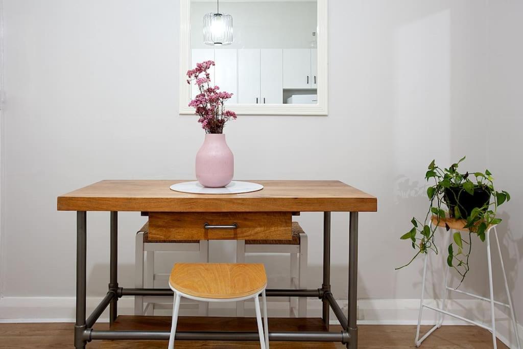 Large 4 Bed Beachside Haven 50m to Bondi Beach