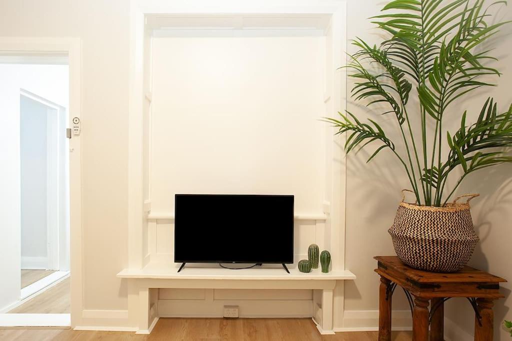 Large 4 Bed Beachside Haven 50m to Bondi Beach