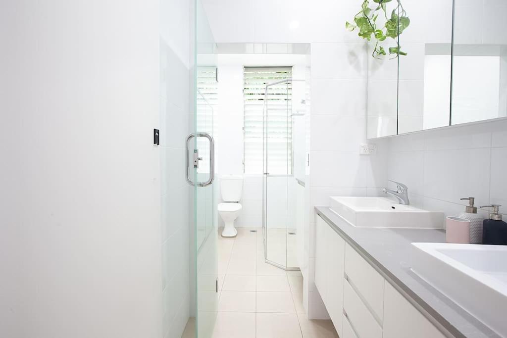 Large 4 Bed Beachside Haven 50m to Bondi Beach