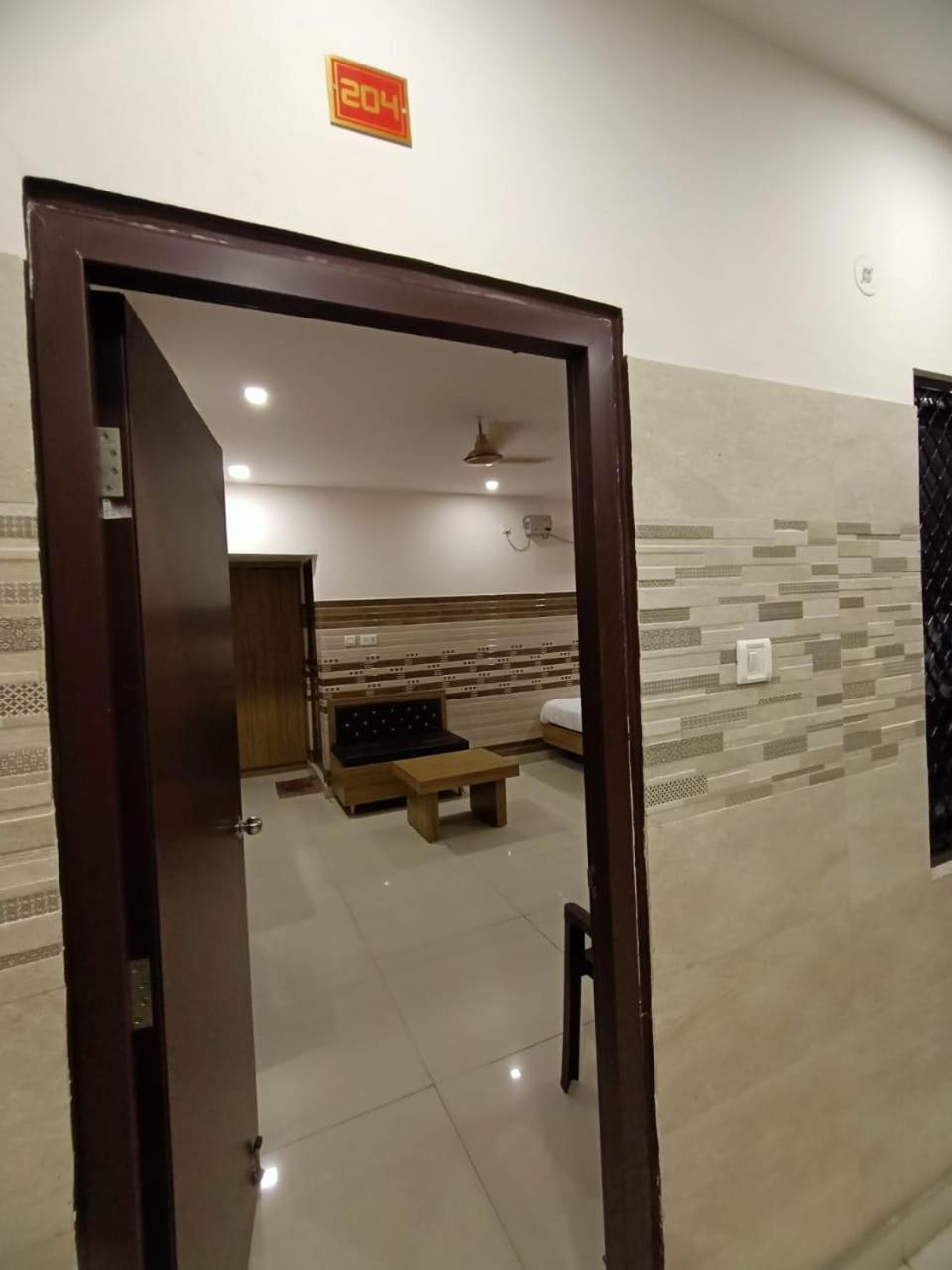 Chhabra Guest House, Kanpur view 4