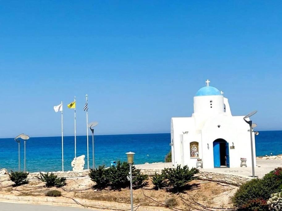 3bdr villa-pool/700m from a blue flag beach! view 2