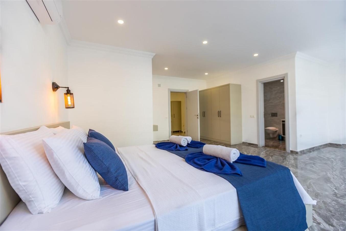 Villa Kamile Sultan Deniz manzaralı jakuzili villa view 4