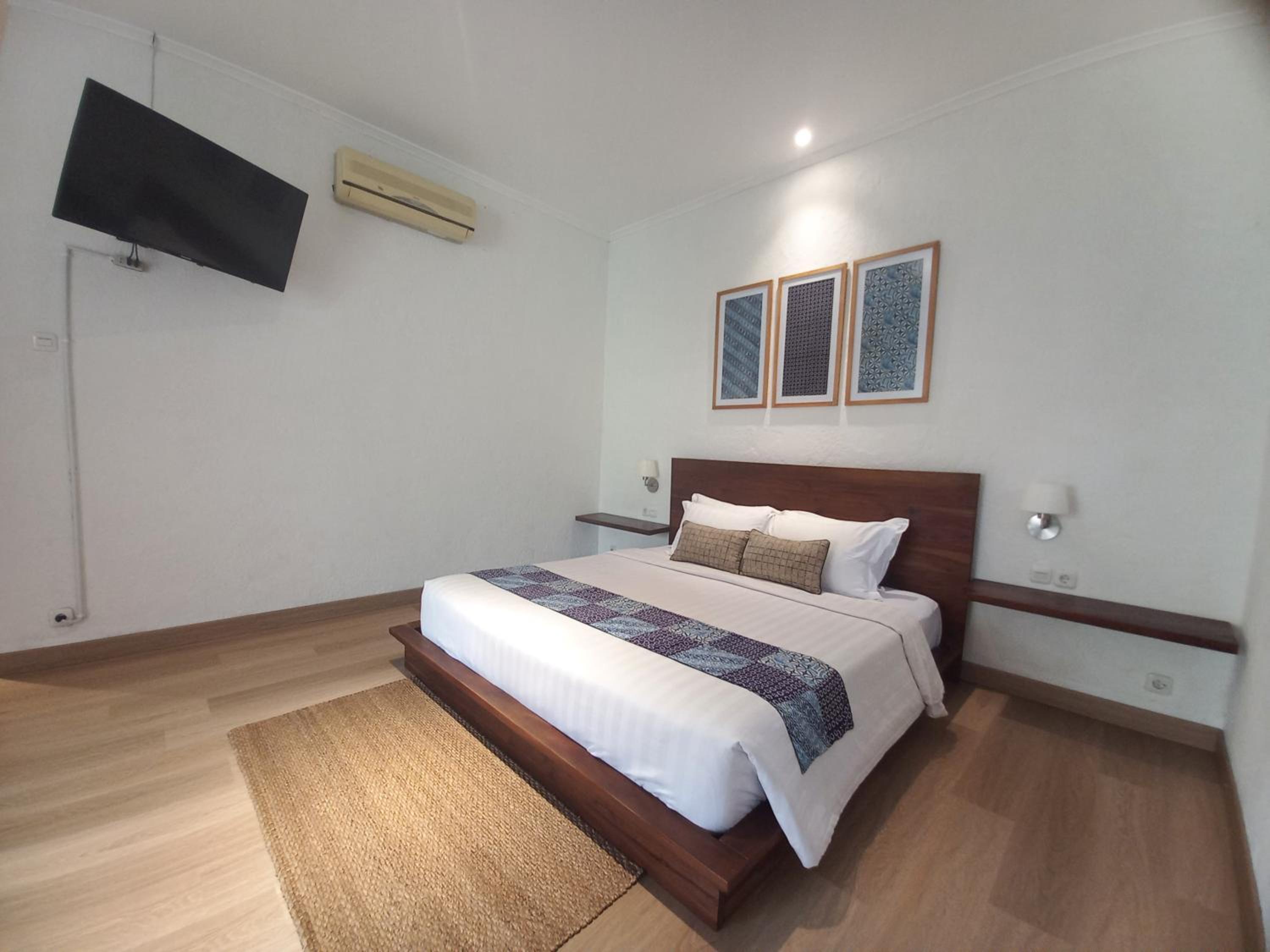 Villa Aquin, Solo - 11