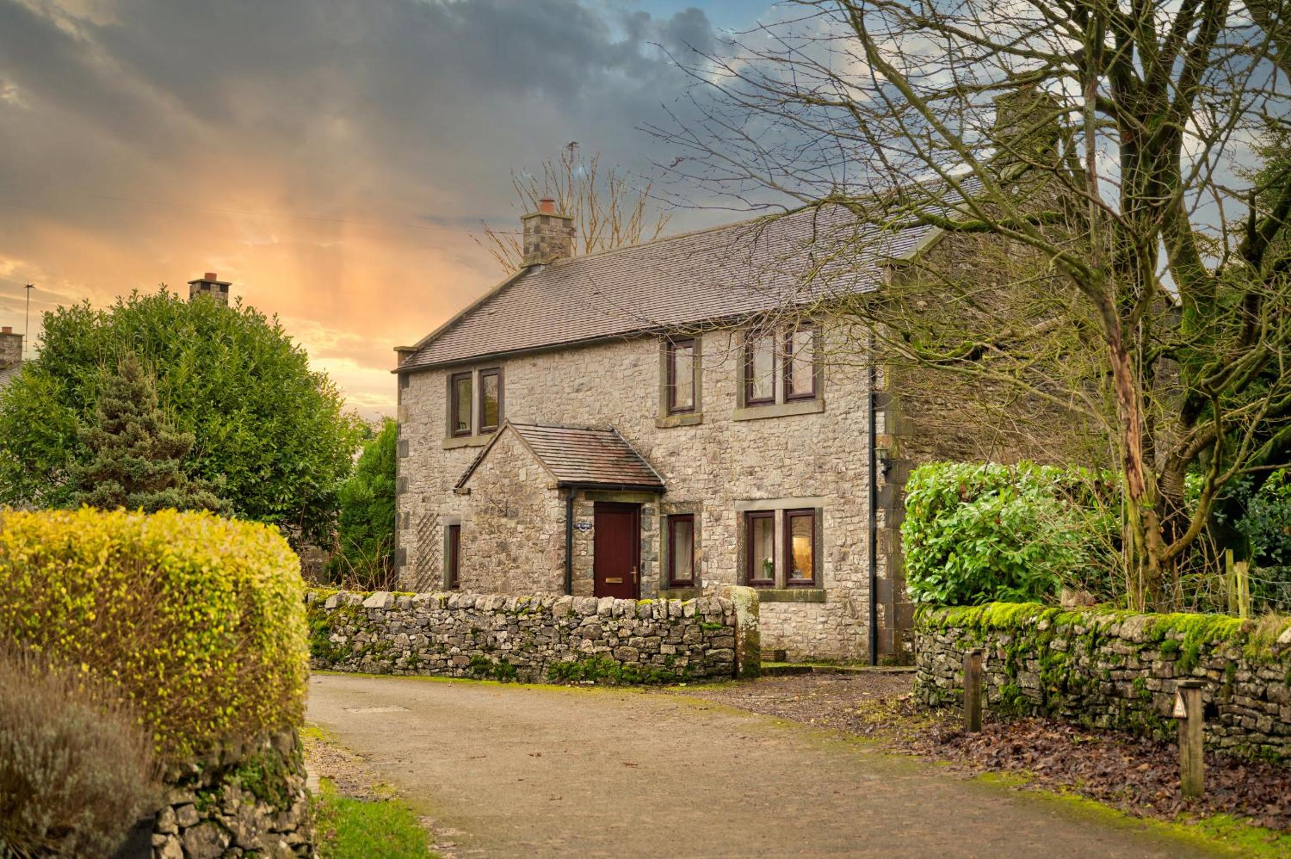 Finest Retreats - The Shires at Alstonefield view 4