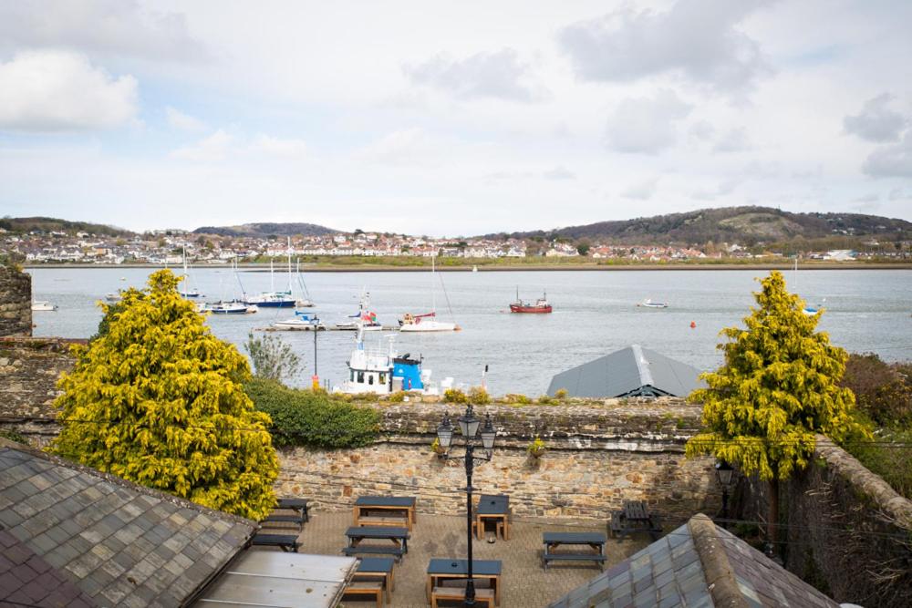 George & Dragon, Conwy view 3
