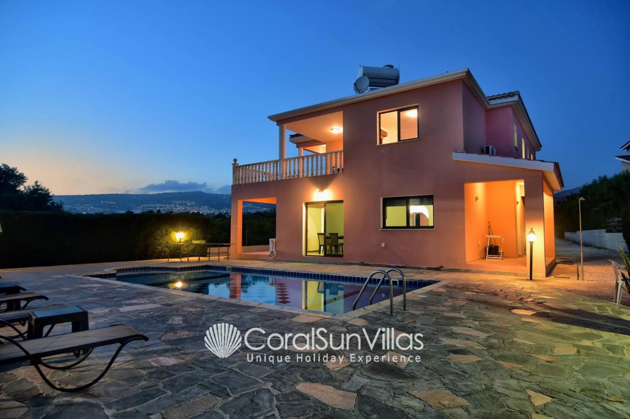 Family Villa Short Walk To Coral Bay Strip 5 Min and Pub, shops etc