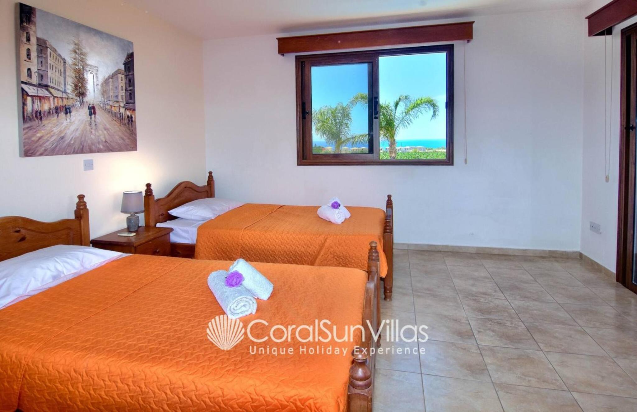 Family Villa Short Walk To Coral Bay Strip 5 Min and Pub, shops etc