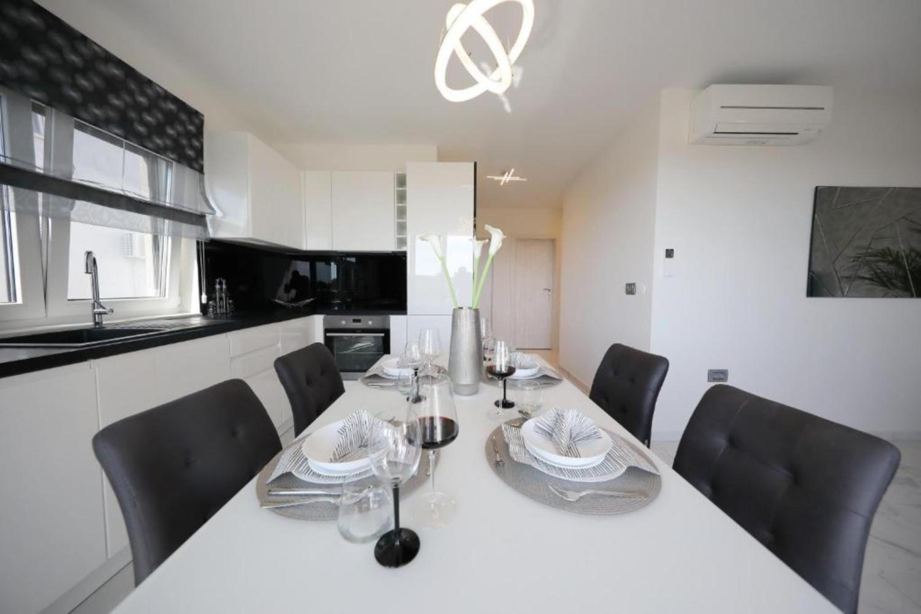 Luxury Majpruz Suites I view 5