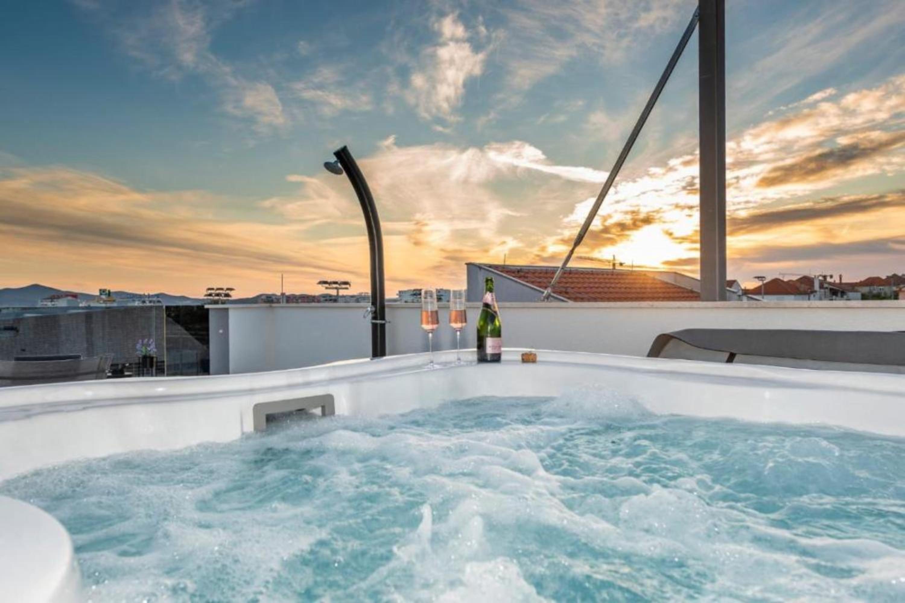 Luxury Majpruz Suites I view 4