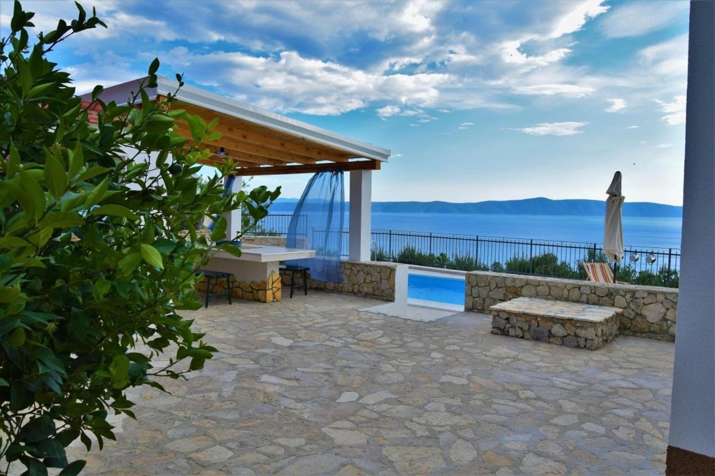 Charmy Villa Hill with Pool view 4