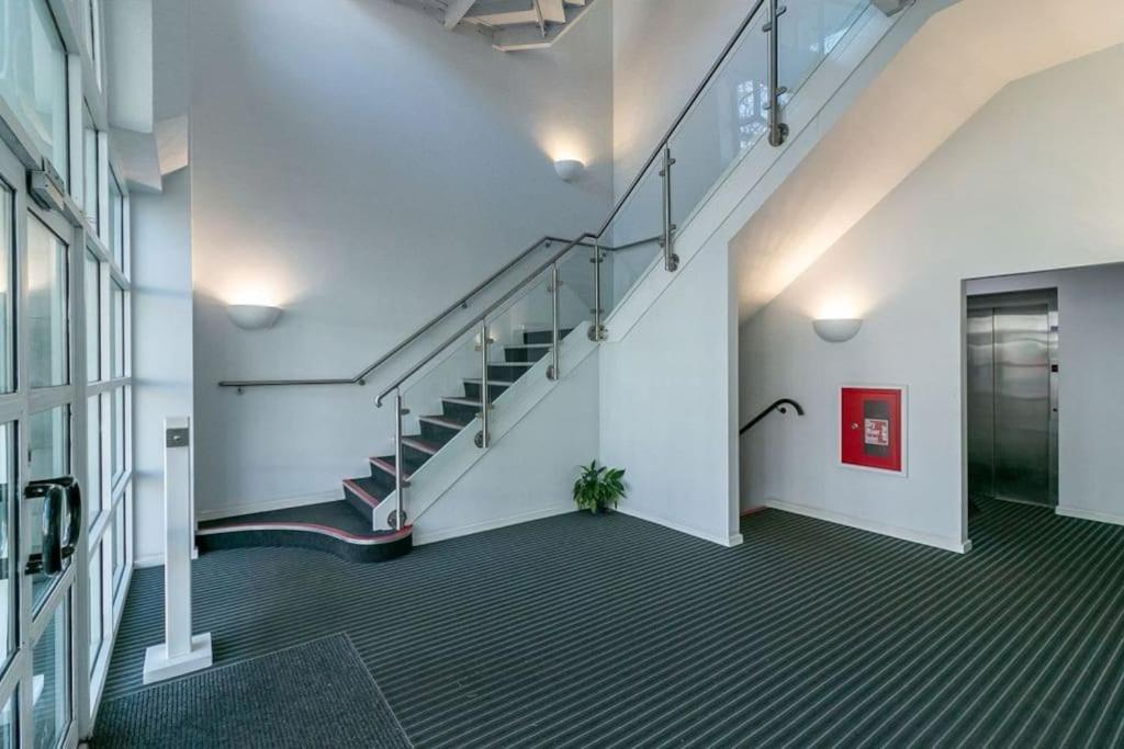 One Bedroom Apartment By Vesta Serviced Accommodation & Short Lets St Albans With Free Parking & Free WiFi, photo 35