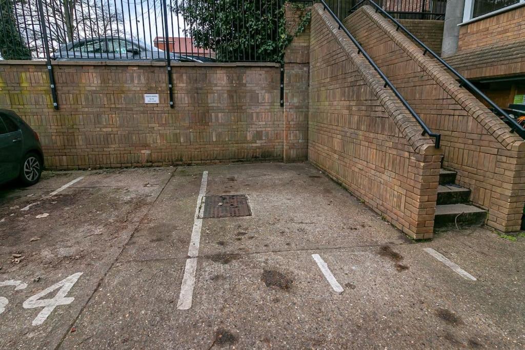 One Bedroom Apartment By Vesta Serviced Accommodation & Short Lets St Albans With Free Parking & Free WiFi, photo 9